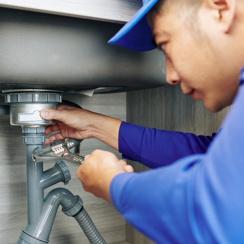 plumber-repairing-a-leaky-drain.jpg